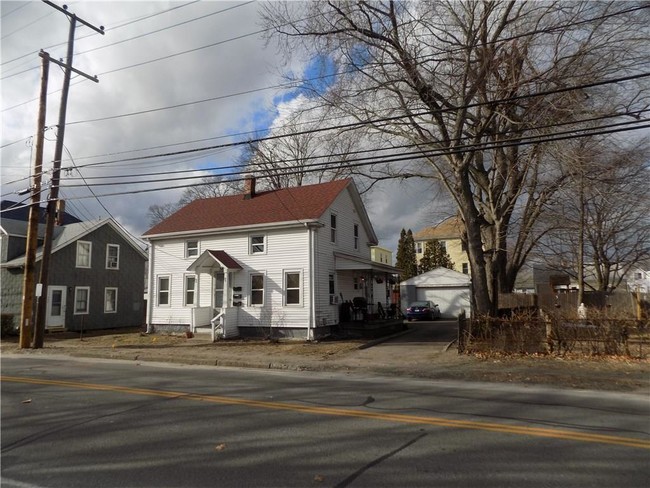 Building Photo - 548 Cottage St