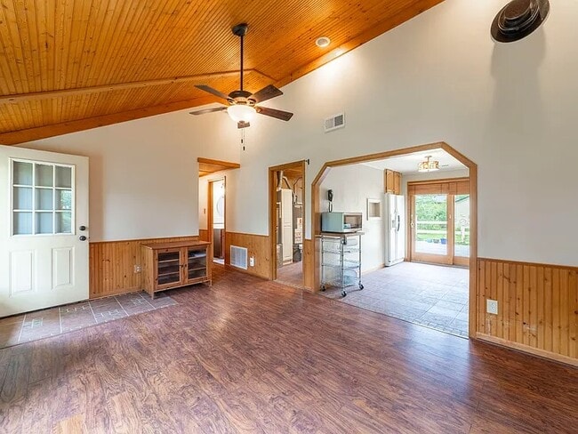 Building Photo - Rutledge Home