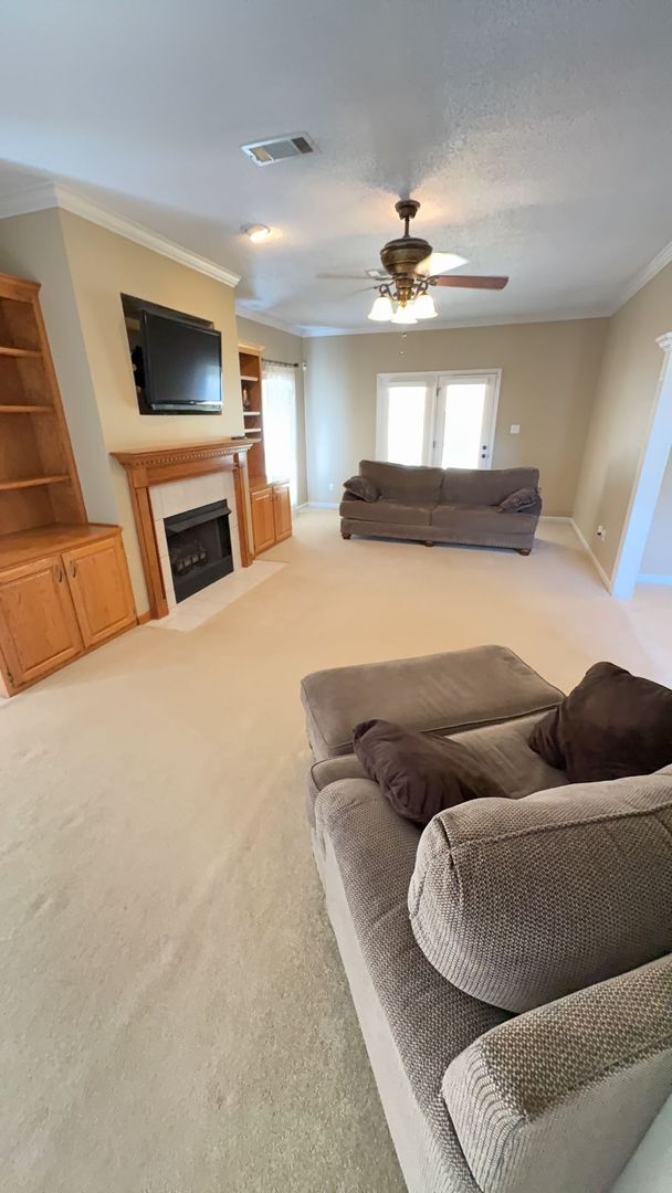Building Photo - Beautiful 4 Bedroom - 2.5 Bath | Colliervi...