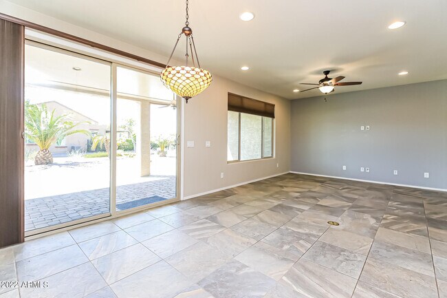 Building Photo - 4261 N Presidential Dr