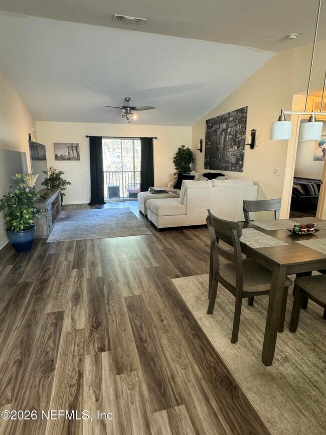 Foto del edificio - 10200 Belle Rive Blvd