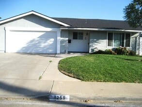 Building Photo - 1259 Siggson Ave
