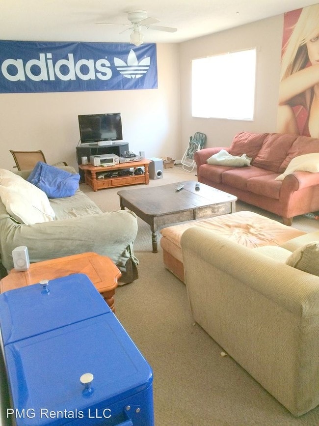 Building Photo - 3 br, 2 bath Room For Rent - 22 University Pl