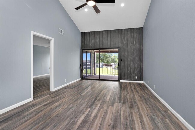 Foto del edificio - 205 Lakeview Terrace