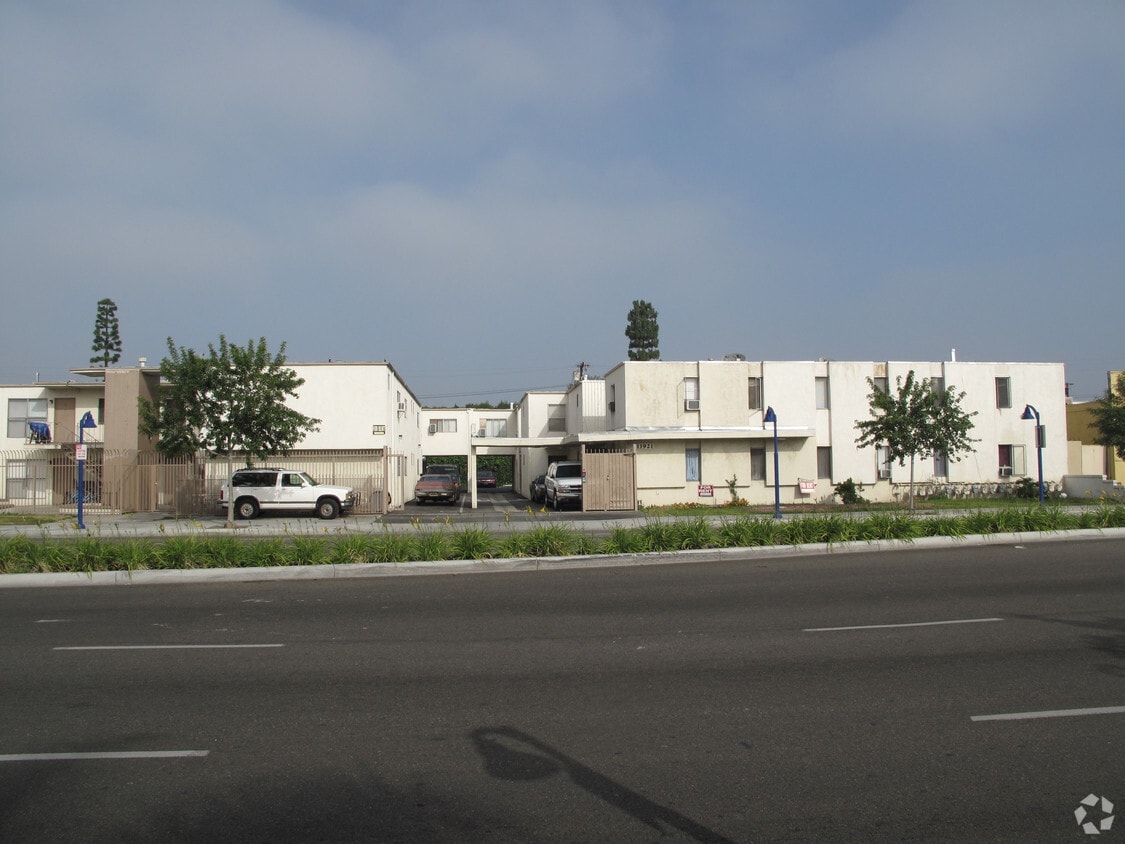Rosewood Apartments - The Gigi Apartments