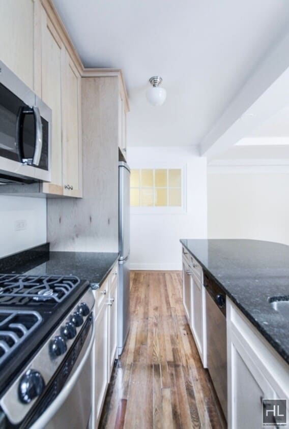 Building Photo - EAST 10 STREET