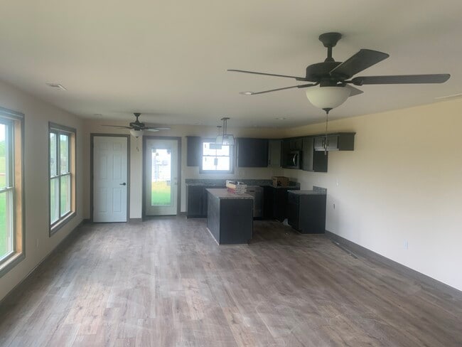 Building Photo - 3625 Justine Dr