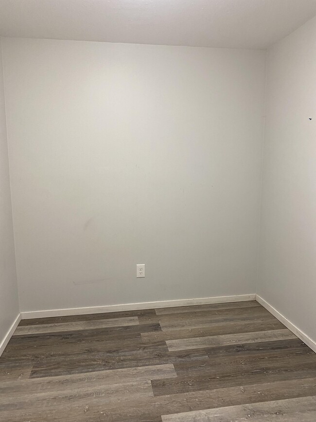 Building Photo - 2990 10th Ave