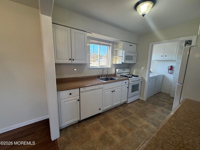 Building Photo - 8 View Dr