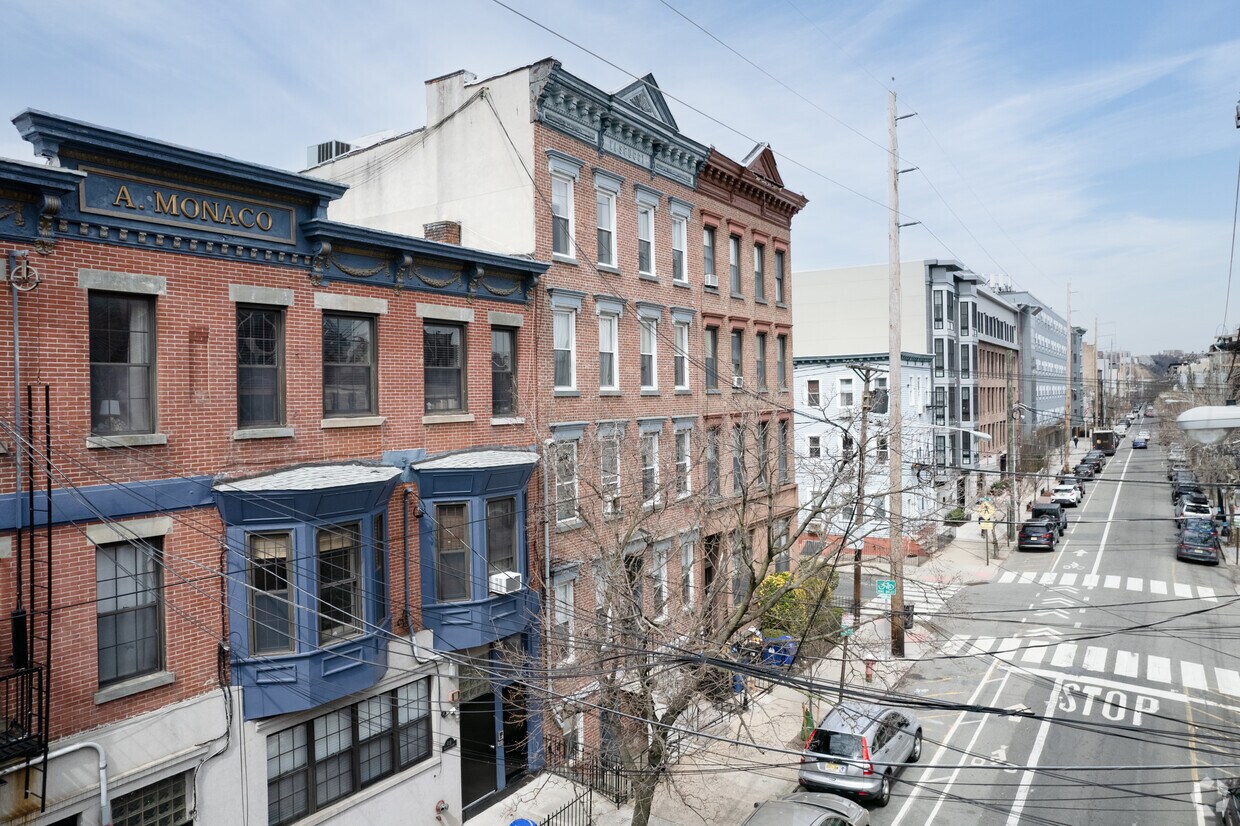 Primary Photo - 420 Madison St