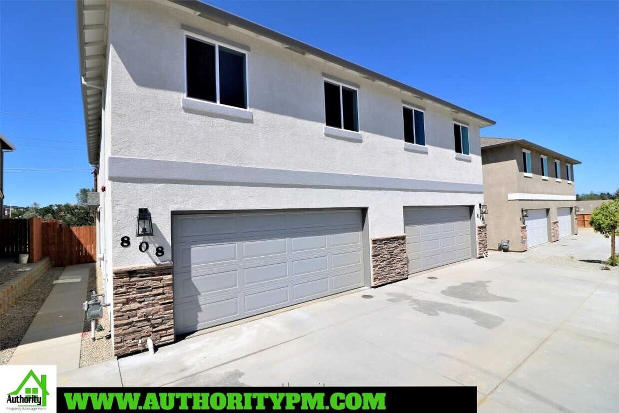 Primary Photo - 806 Mission De Oro. Washer/Dryer is includ...