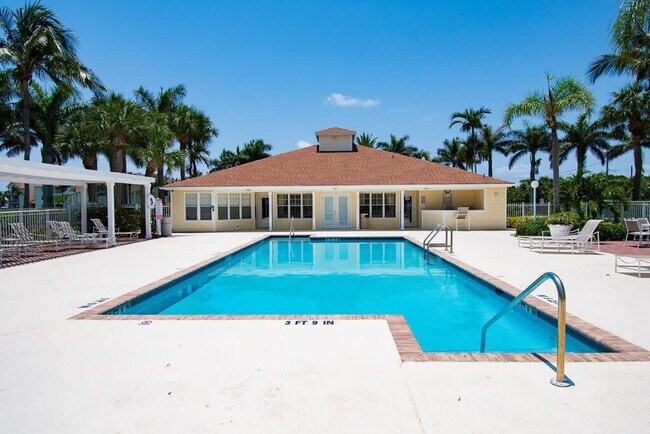 Foto del edificio - 1999 Island Club Dr