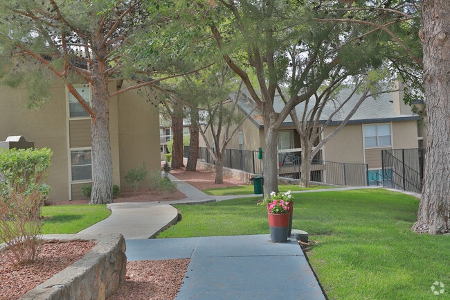Building Photo - Double Tree Apts.