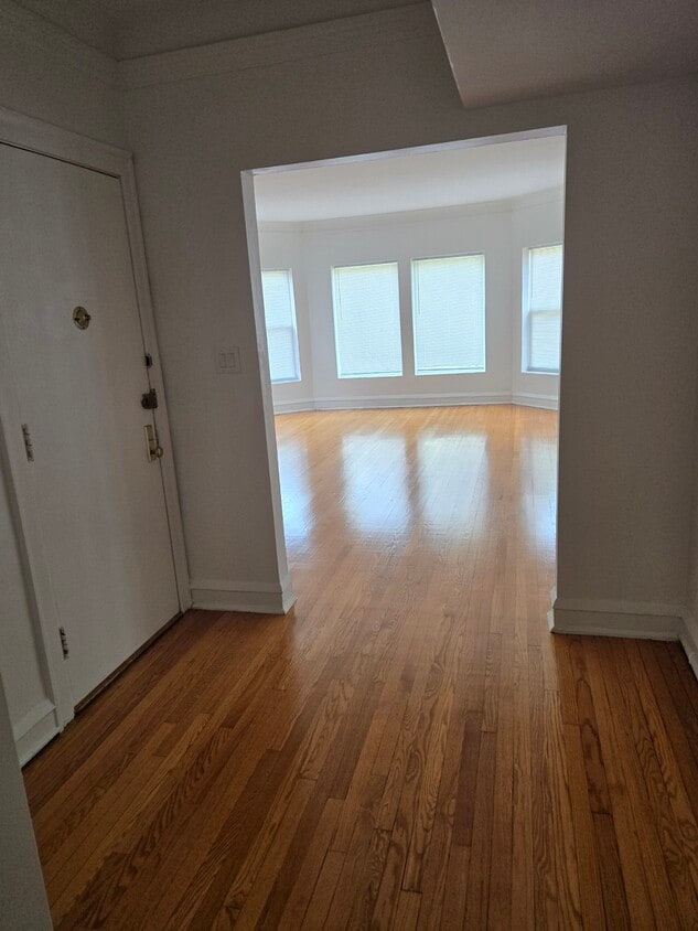 Foyer - 2043 E 72nd Pl