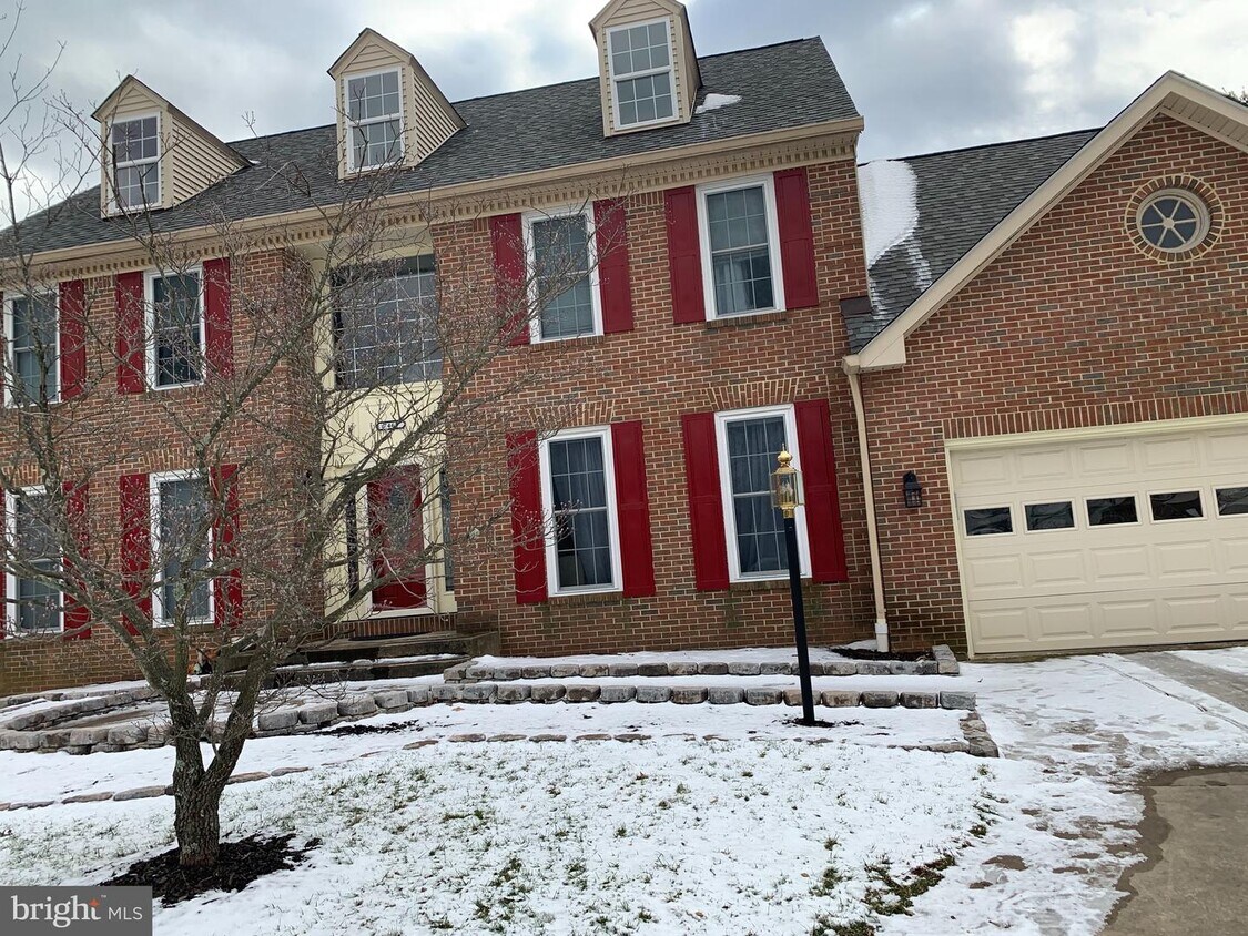 Primary Photo - 7463 Rosewood Manor Ln
