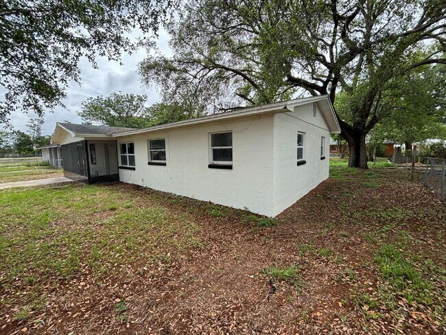 Foto del edificio - Newly Remodeled 4BR Home in Lake Wales – Prime Location!