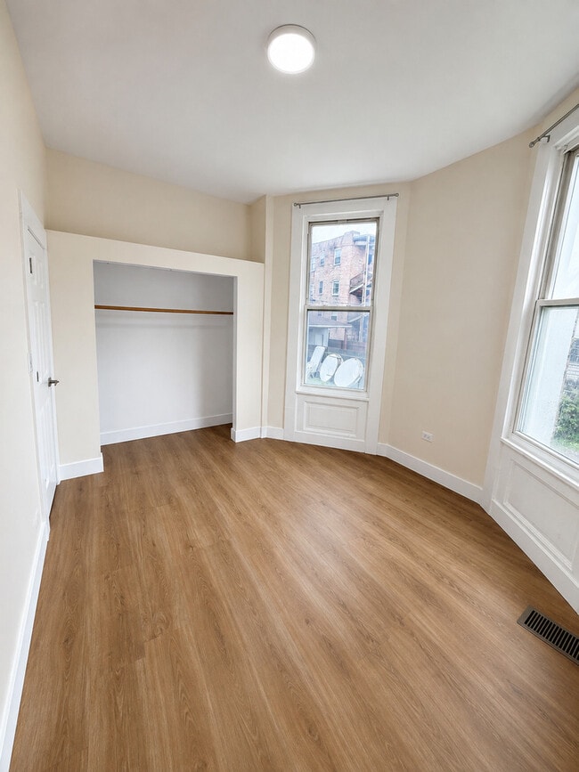Building Photo - 1325 S Sawyer Ave