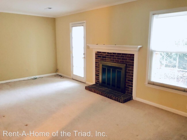 Building Photo - 3 br, 2.5 bath House - 4919-C Tower Road