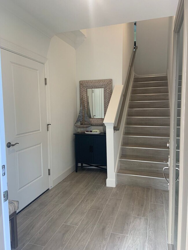 Foto del edificio - Seasonal only  Brand new 4/3 townhome with...