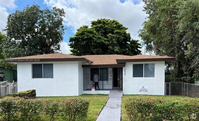 Building Photo - 2034 NW 69th Ter