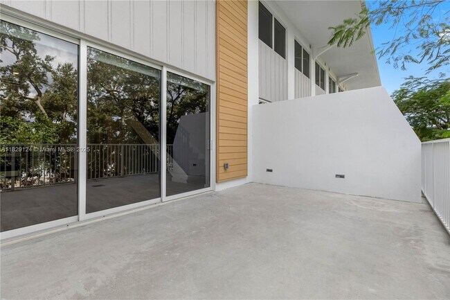 Building Photo - 3335 Thomas Ave
