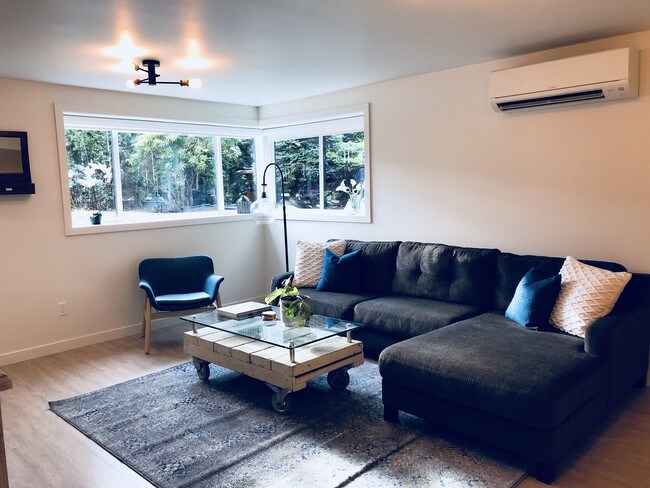 Living Room - 512 NE 85th St