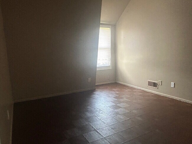 Foto del edificio - Large three bedroom condo for rent.