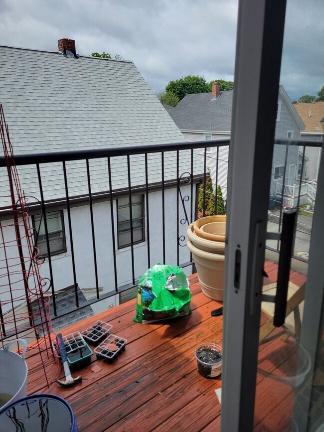 Foto del edificio - 2Br/1Bth, ready to move in, Great Locaton. Laundry in building