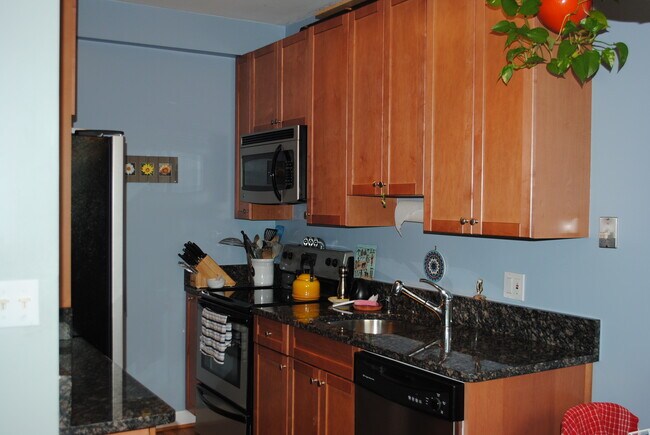 Foto del edificio - 1615 Kenyon St NW Apt. 49