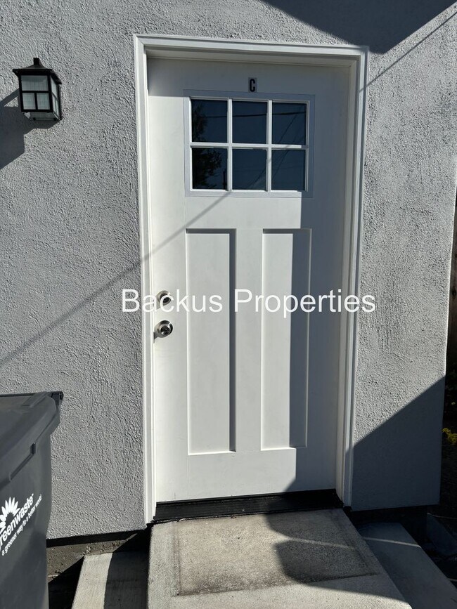 Foto del edificio - 1436 Kenneth St