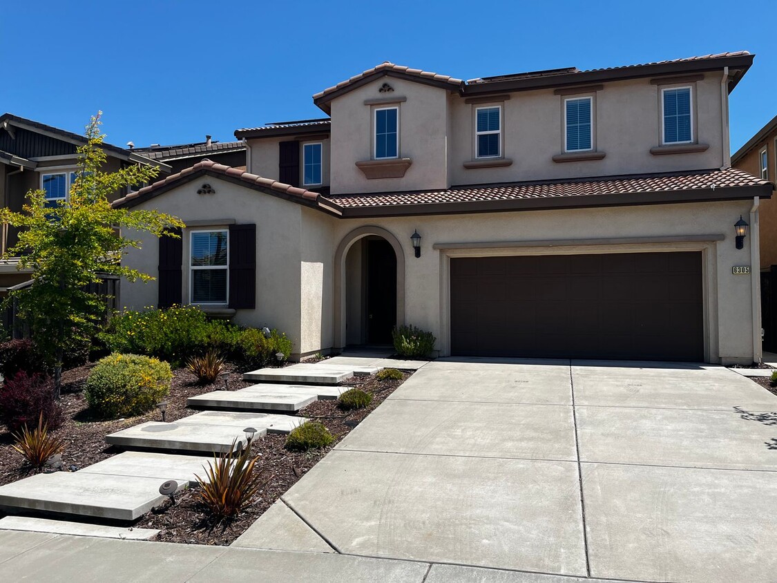 Primary Photo - Beautiful Rocklin 4 Bedroom, 3-1/2 Bath 28...