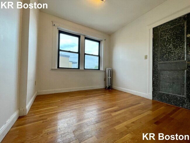 Building Photo - 27 Egremont Rd
