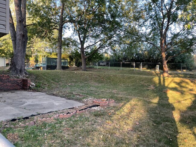 Foto del edificio - 1321 Grandview Dr