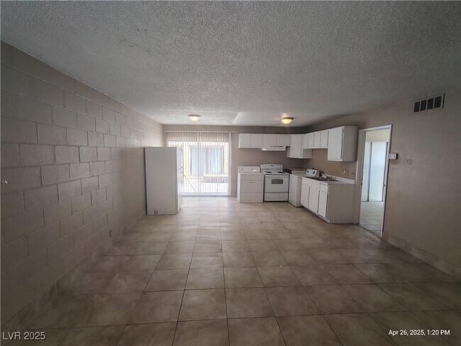 Foto del edificio - 2929 E Elm Ave