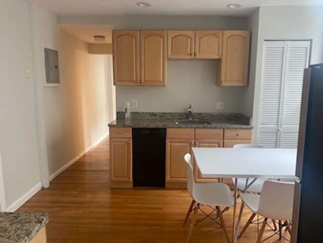 Photo - HOT NORTH END LISTING!!! Apartment