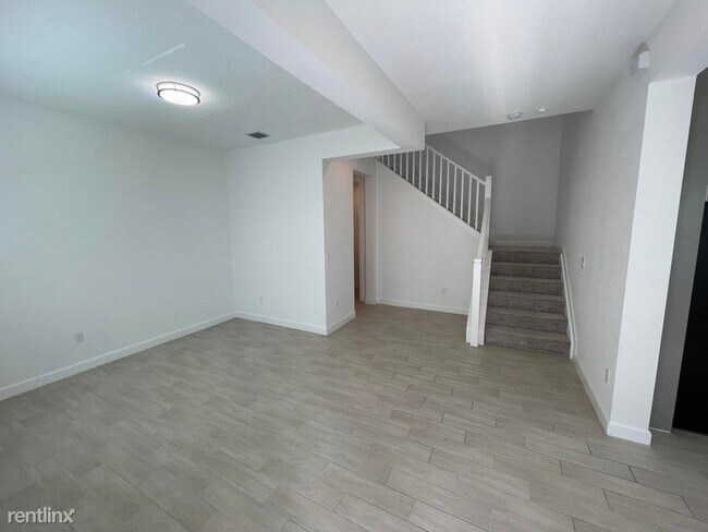 Building Photo - 3 br, 2.5 bath House - 4906 Navali Dr