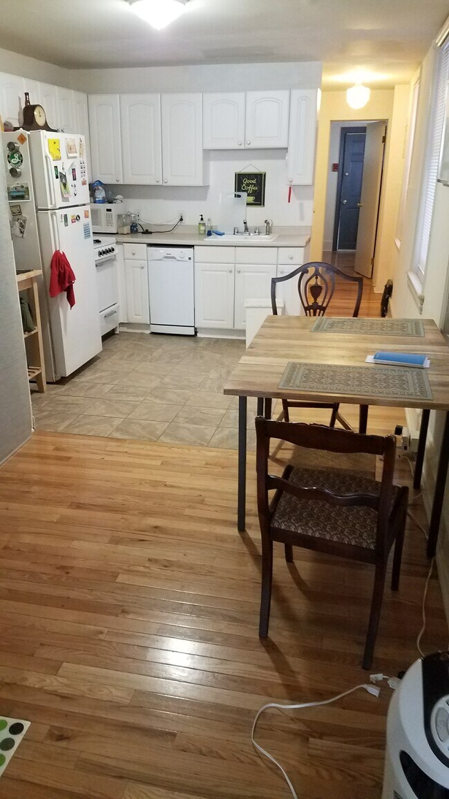 Foto del edificio - 2441 Fairmount Ave