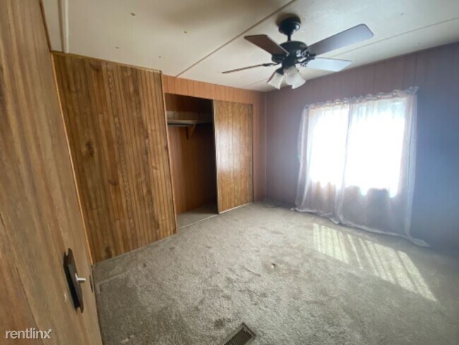 Building Photo - 2 br, 1.5 bath House - 3904 Sarah St, Cadi...