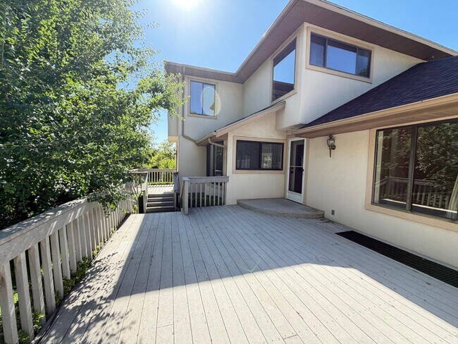 Building Photo - 2298 E Oak Leaf Way
