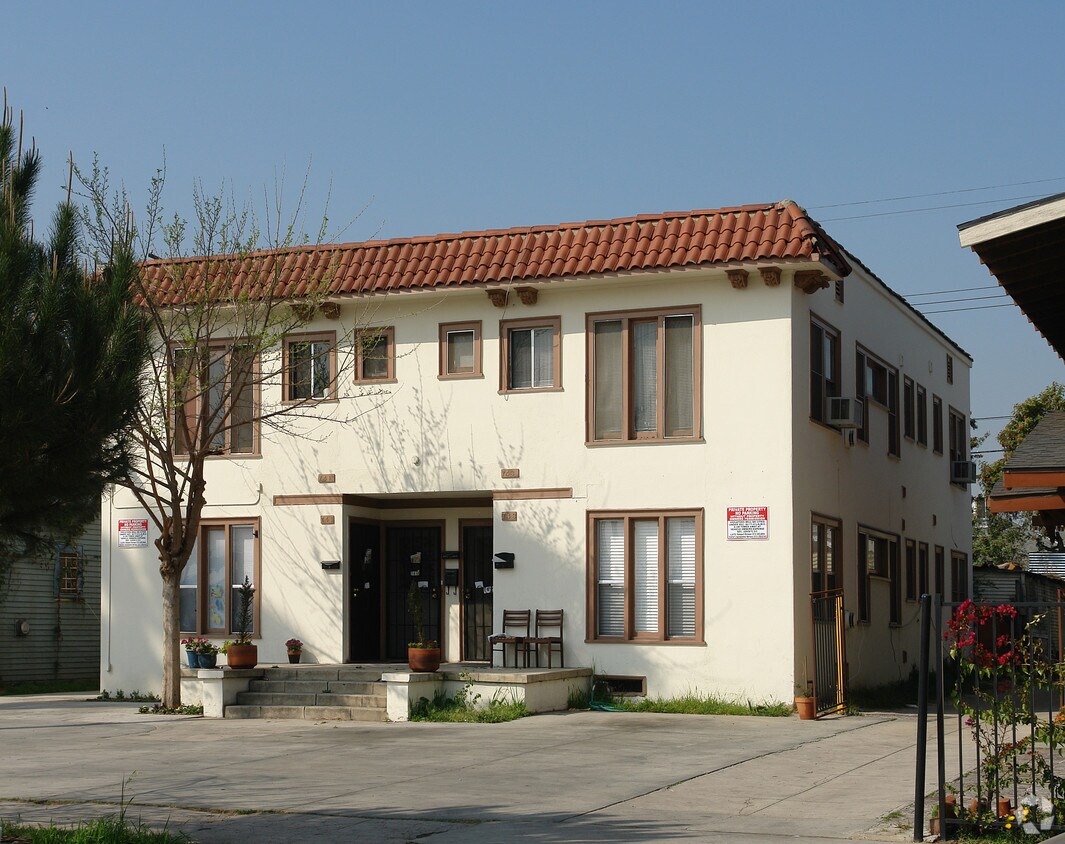 Foto principal - 741 N Heliotrope Dr