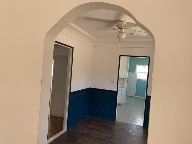 Building Photo - 9767 Sunland Blvd