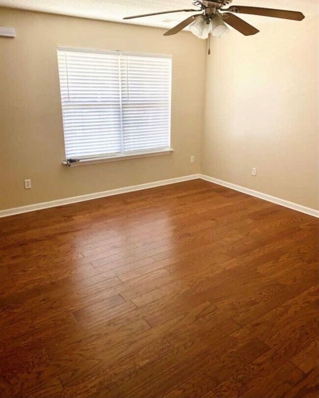 Building Photo - Exquisite Three Bedroom Home in Northeast Columbia!