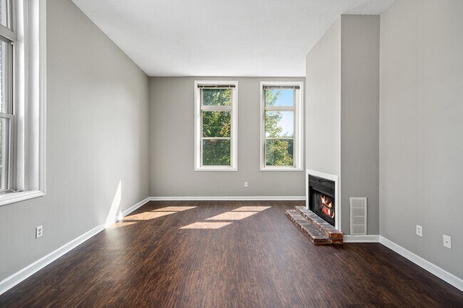 Building Photo - 300 Greenwood Ave