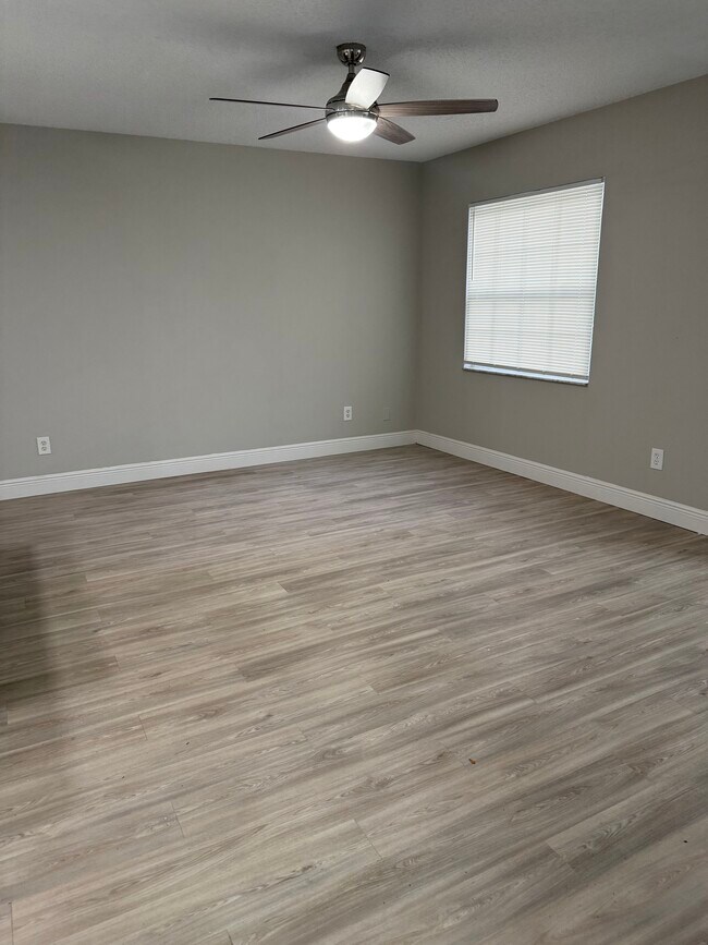 Building Photo - 2539 Christine Dr