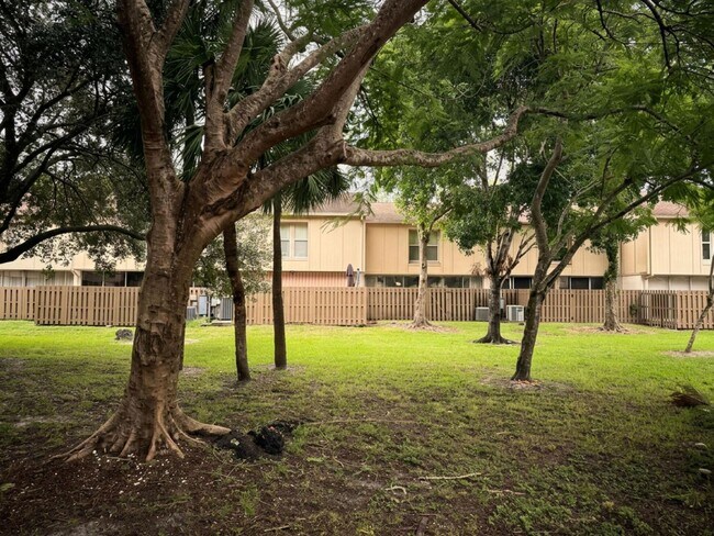 Foto del edificio - 855 NW 80th Way