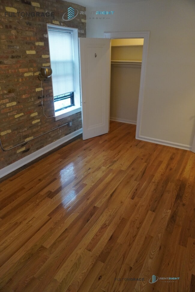 Building Photo - 426 W Briar Pl