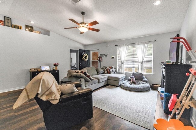 Foto del edificio - 5246 Sewell Rd
