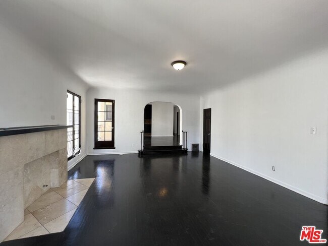 Building Photo - 942 S Mansfield Ave