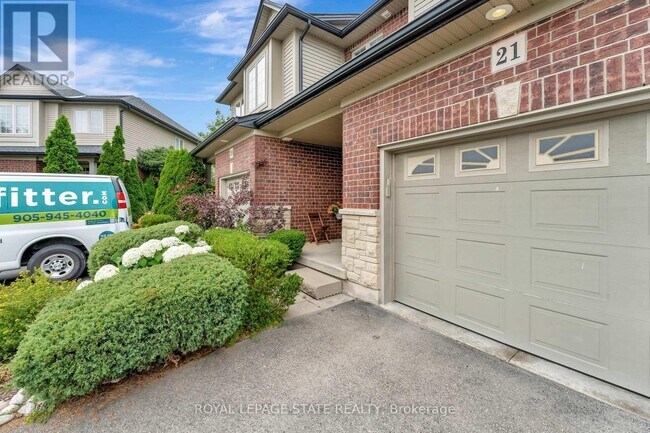 Building Photo - 400 Stonehenge Dr