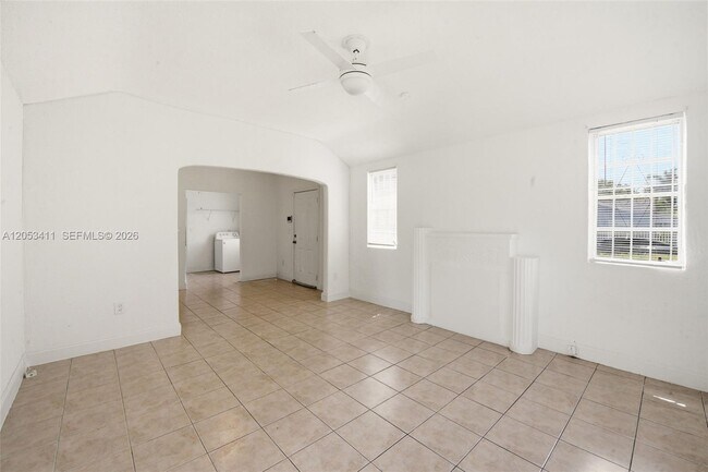 Foto del edificio - 14 NW 75th St